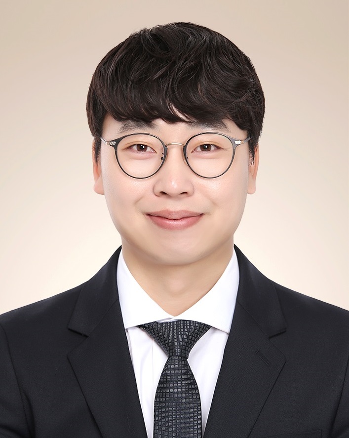 최 민 성(학과장) 사진